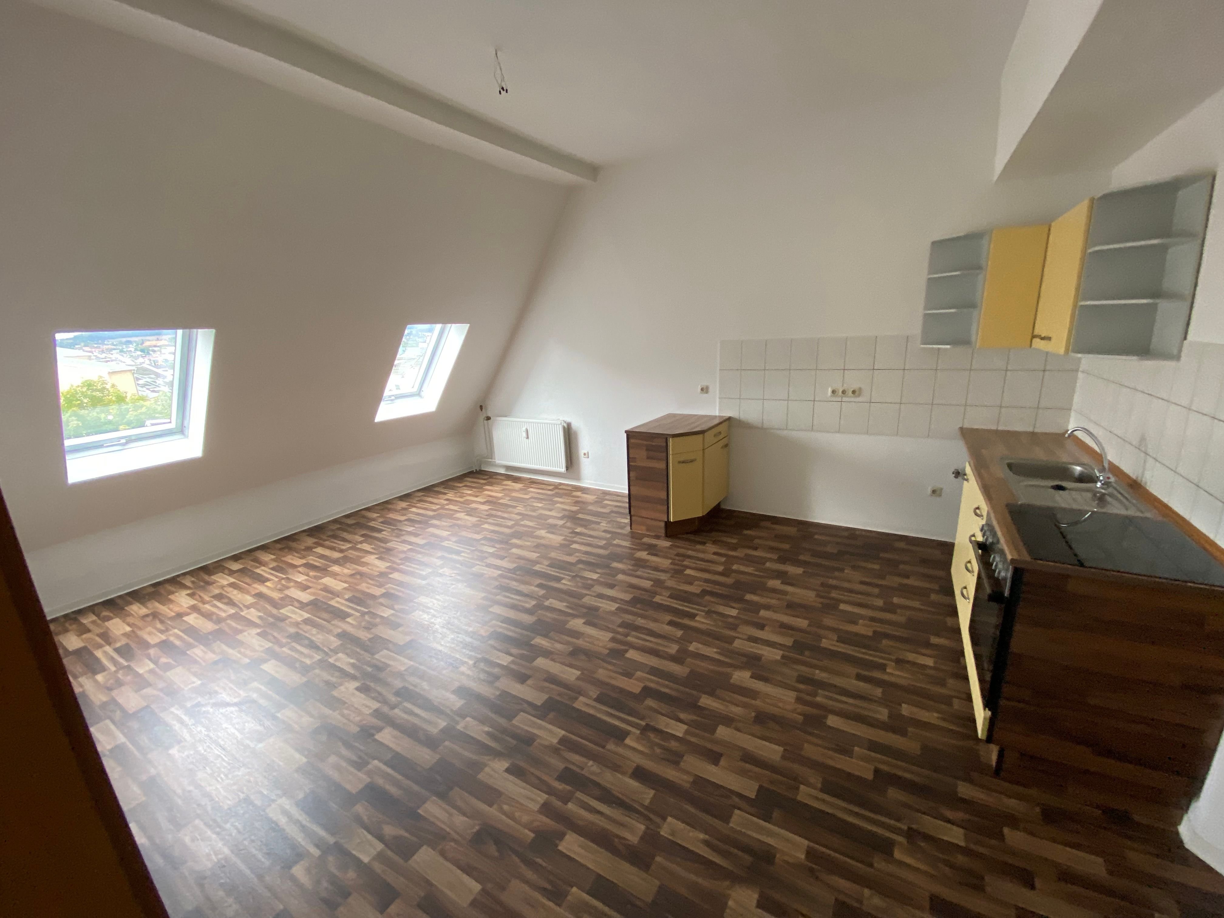 Wohnung zur Miete 380 € 2 Zimmer 79 m²<br/>Wohnfläche ab sofort<br/>Verfügbarkeit Windmühlenstr. 4 Bahnhofsvorstadt Plauen 08523