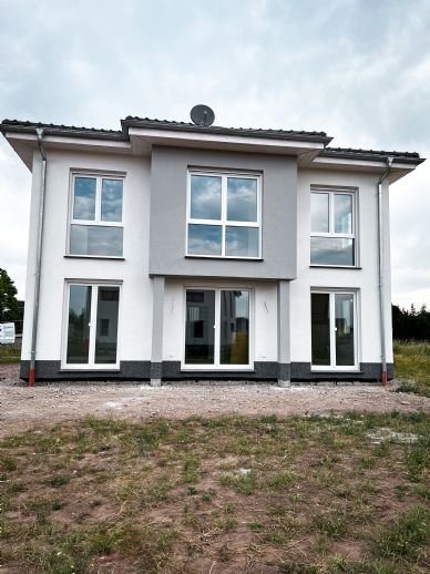 Einfamilienhaus zum Kauf provisionsfrei 420.000 € 6 Zimmer 141 m²<br/>Wohnfläche 610 m²<br/>Grundstück ab sofort<br/>Verfügbarkeit Merseburger Straße Beuna Merseburg 06259