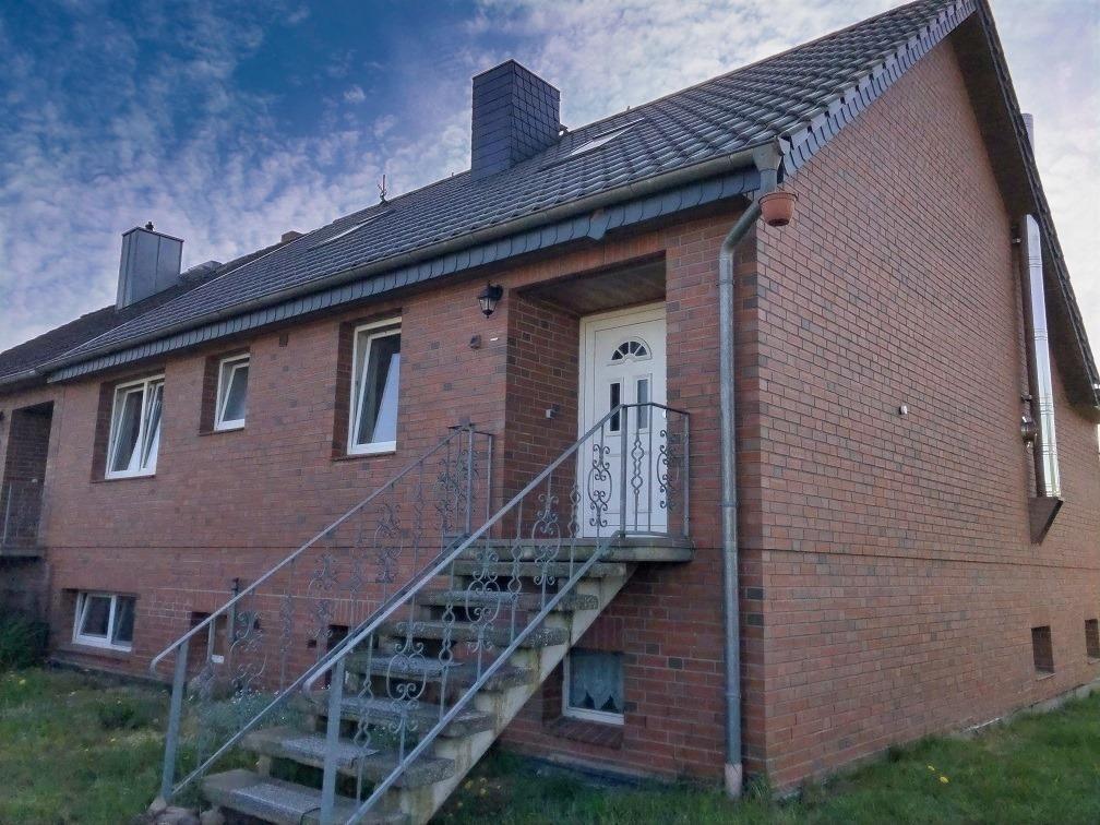 Doppelhaushälfte zur Zwangsversteigerung provisionsfrei 200.000 € 6 Zimmer 137 m²<br/>Wohnfläche 504 m²<br/>Grundstück Am Sonnenberg 40 Kuhlen Kuhlen-Wendorf 19412