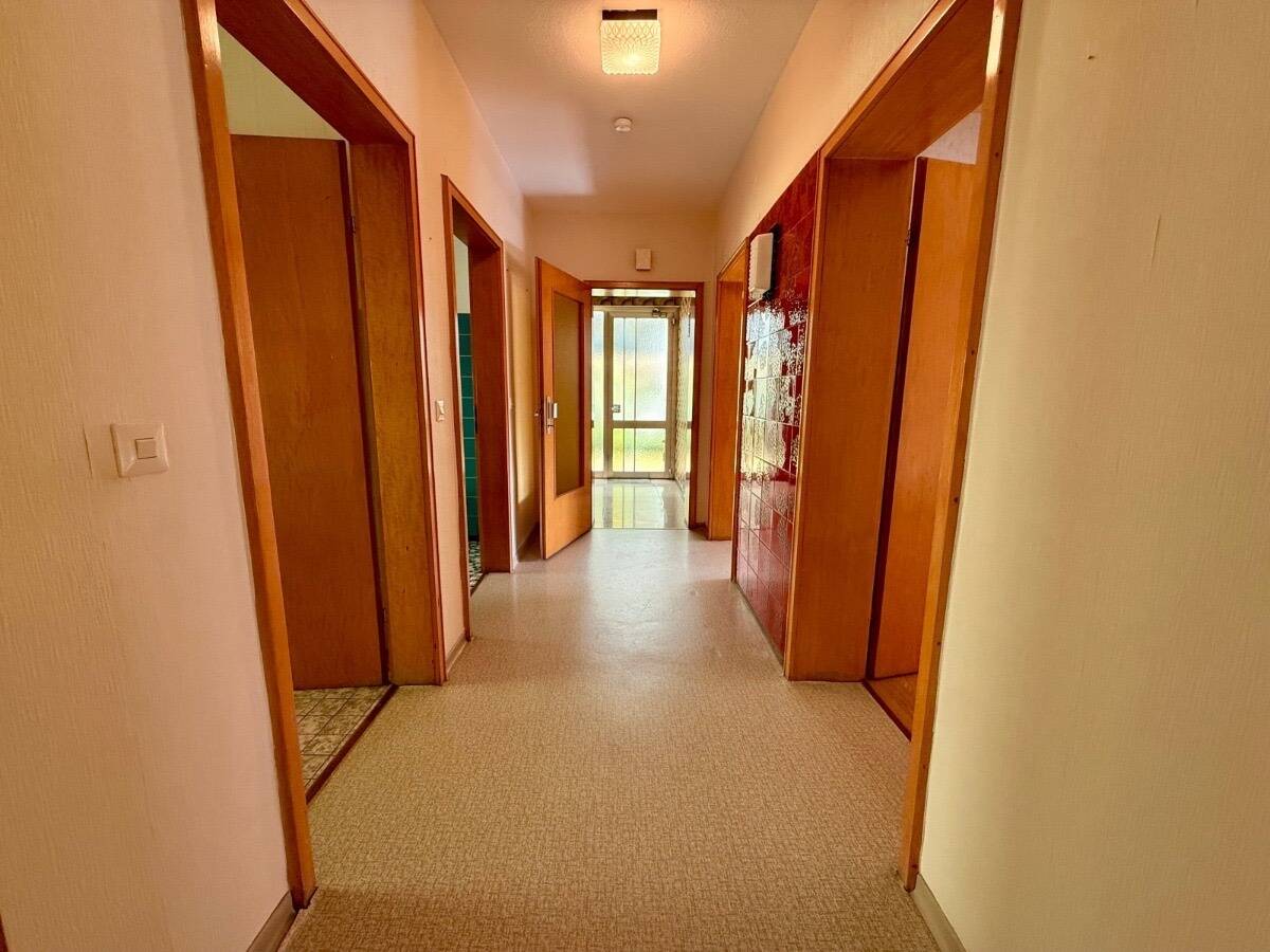 Immobilie in Friedrichsthal - Ein- bis Zweifamilienhaus in Friedrichsthal auf insgesamt ca. 163 m² mit sonnigem Garten - Bild 1