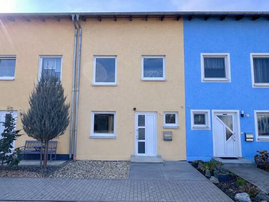 Reihenmittelhaus zum Kauf 339.000 € 5 Zimmer 120 m² 147 m² Grundstück Schwandorf Schwandorf 92421