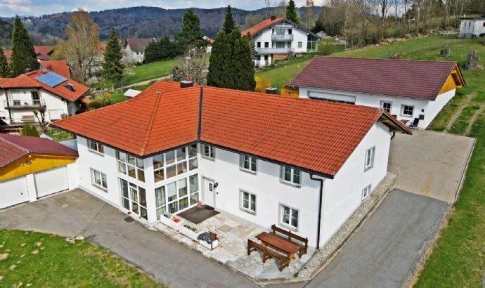 Einfamilienhaus zum Kauf 895.000 € 8 Zimmer 292,3 m²<br/>Wohnfläche 1.700 m²<br/>Grundstück Neureut Freyung 94078