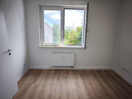 Wohnung zur Miete 525 € 4 Zimmer 83,3 m² 3. Geschoss frei ab 01.10.2026 Straße des Friedens 84 Merseburg Merseburg 06217
