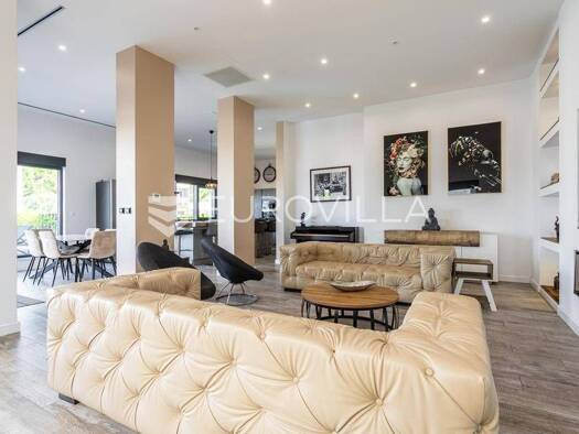 Haus zum Kauf 2.000.000 € 6 Zimmer 325 m² Podstrana Podstrana