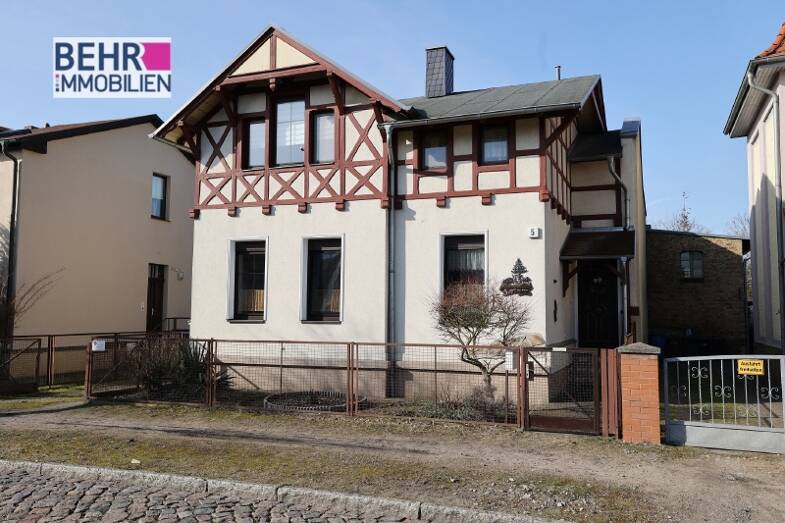 Villa zum Kauf 290.000 € 7 Zimmer 174 m² 617 m² Grundstück Finow Eberswalde 16227
