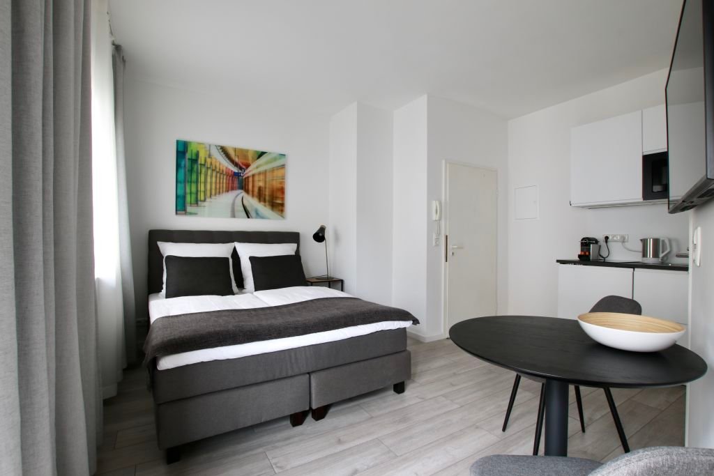 Wohnung zur Miete Wohnen auf Zeit 1.941 € 1 Zimmer 25 m²<br/>Wohnfläche 22.10.2024<br/>Verfügbarkeit Limburger Straße Neustadt - Nord Köln 50672