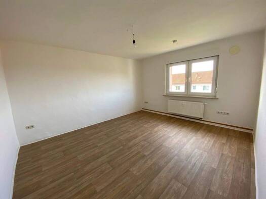 Wohnung zur Miete 198 € 1 Zimmer 31,9 m² 3. Geschoss Joseph-Haydn-Straße 11 Suhl 98529