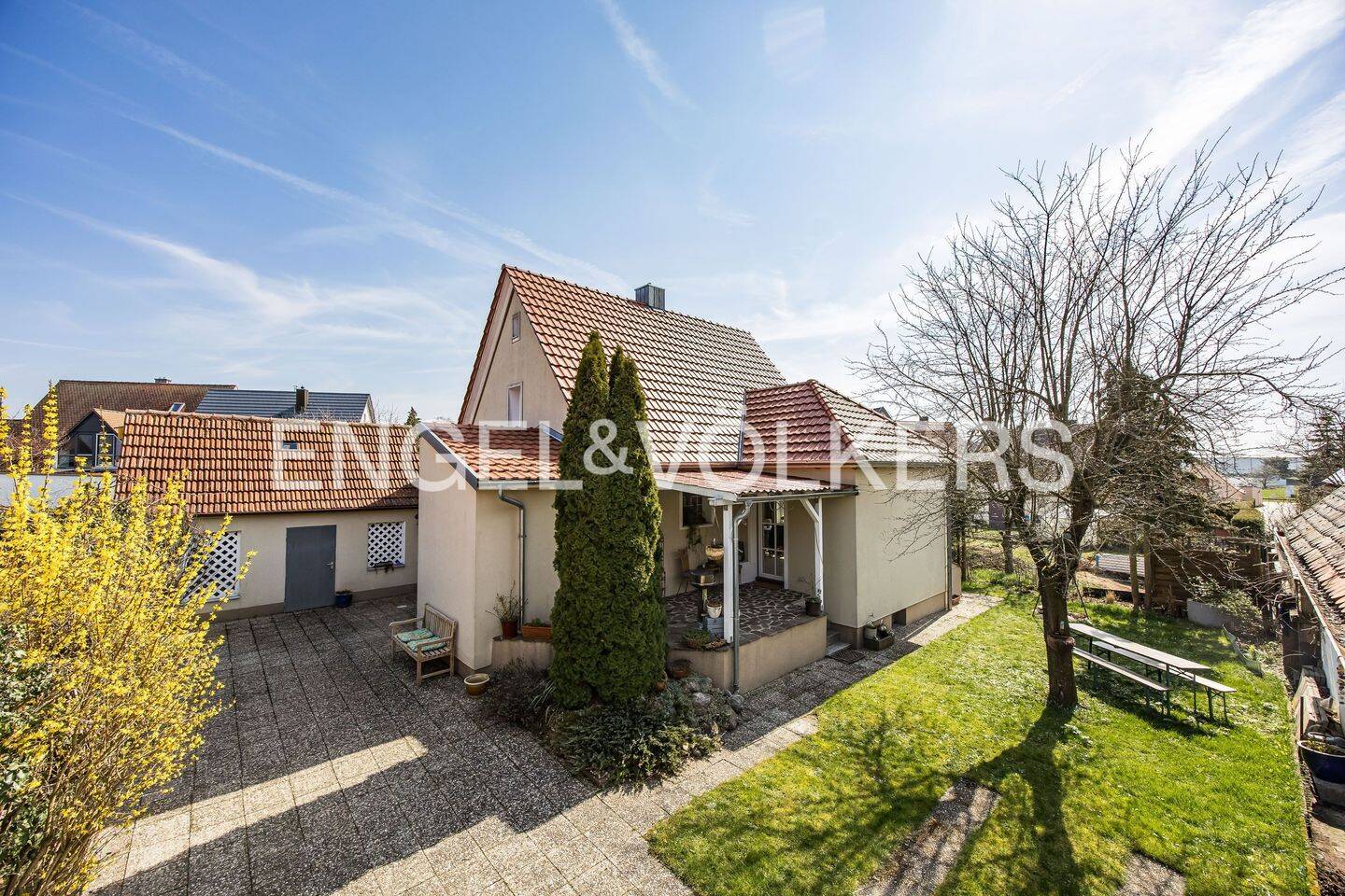 Immobilie in Petersaurach - Charmantes Einfamilienhaus mit liebevoll angelegtem Garten in ruhiger Lage - Bild 0