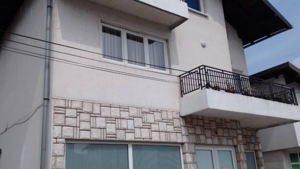 Einfamilienhaus zum Kauf 100.000 € 9 Zimmer 300 m² 400 m² Grundstück Bihac 77000