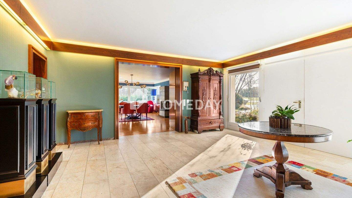 Immobilie in Ennigerloh - Großzügiges Einfamilienhaus mit Indoor-Pool, Einliegerwohnung und parkähnlichem Grundstück - Bild 1