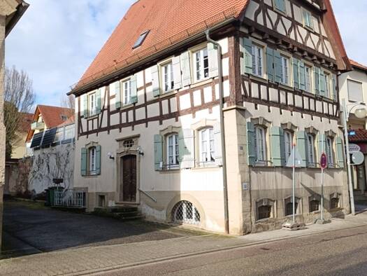 Haus zum Kauf 350.000 € 7 Zimmer 200 m² 260 m² Grundstück Hauptstrasse 35 Sulzfeld 75056