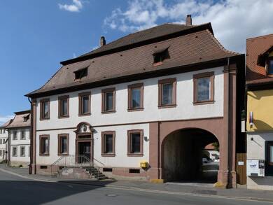 Haus zum Kauf 7 Zimmer 225 m² 826 m² Grundstück Burgwindheim Burgwindheim 96154