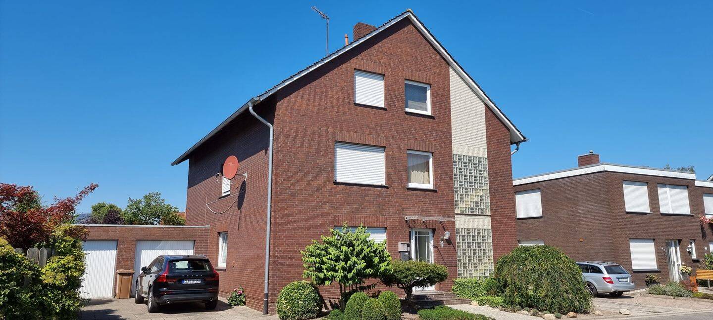 Immobilie in Cloppenburg - 3-Familienhaus im Blumenviertel als Kapitalanlage zu verkaufen. - Bild 0