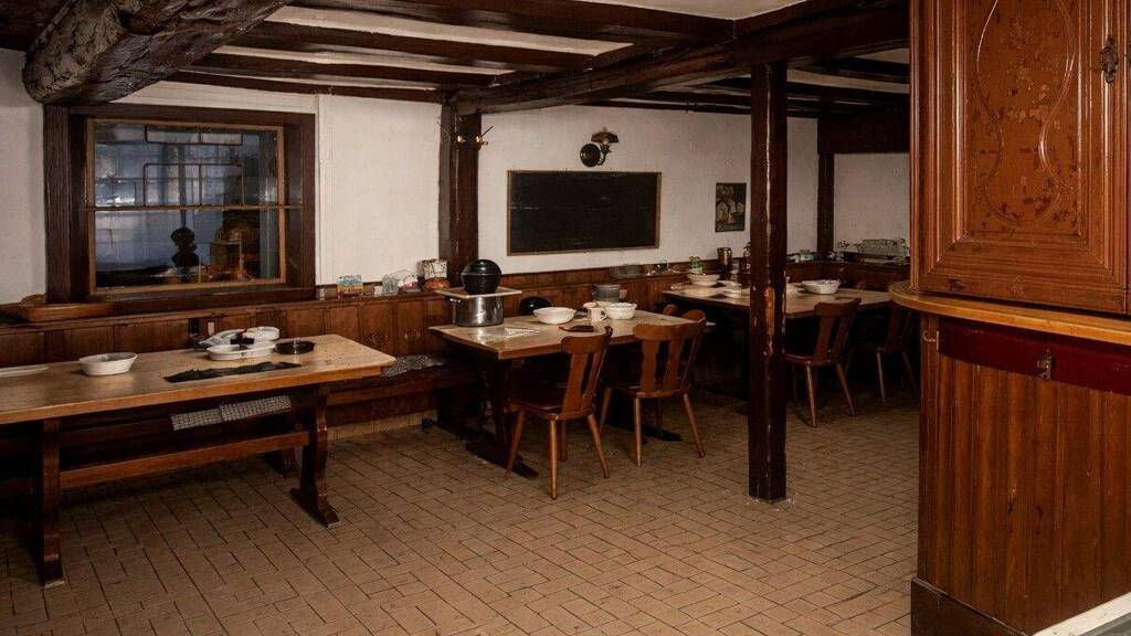 Einfamilienhaus zum Kauf 157.000 € 7 Zimmer 75 m² 651 m² Grundstück Leuscheid Windeck 51570