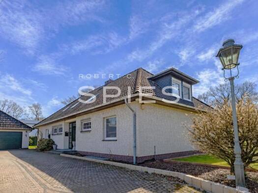 Einfamilienhaus zum Kauf 349.000 € 8 Zimmer 220 m² 1.646 m² Grundstück Ahlhorn Großenkneten 26197