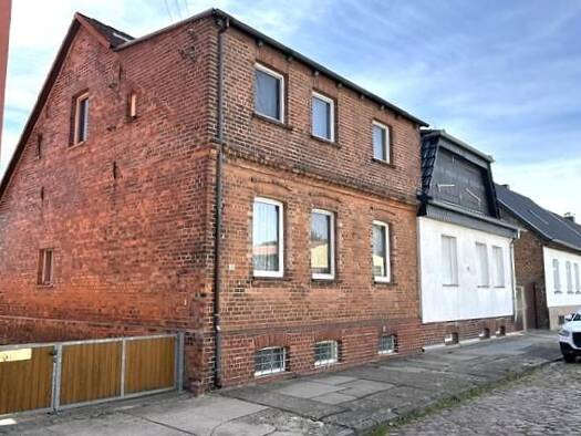 Doppelhaushälfte zum Kauf 58.000 € 3 Zimmer 100 m² 584 m² Grundstück frei ab sofort Alten Dessau-Roßlau 06847
