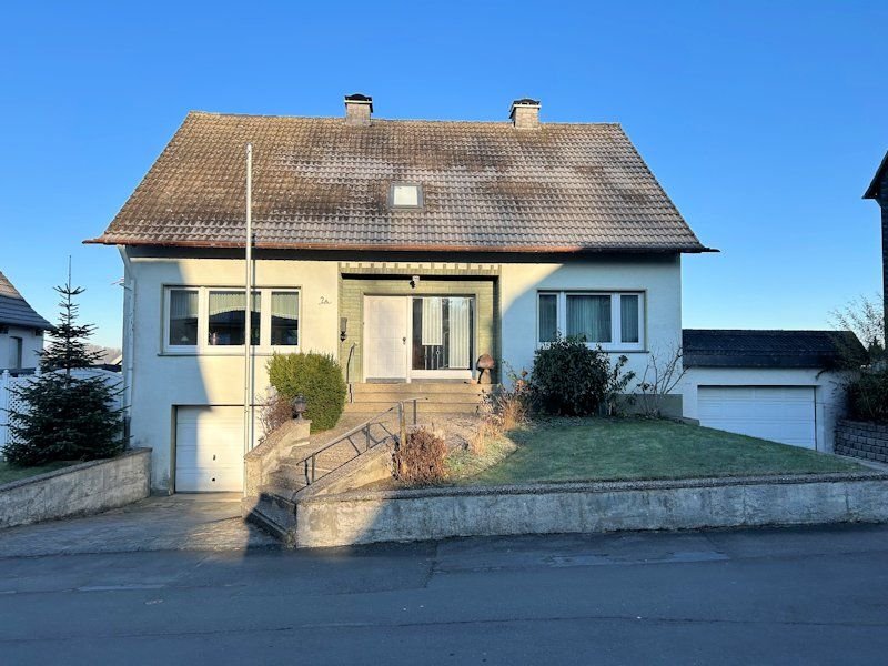 Einfamilienhaus zum Kauf 248.000 € 8 Zimmer 176 m²<br/>Wohnfläche 596 m²<br/>Grundstück Suttrop Warstein 59581