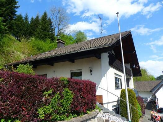 Einfamilienhaus zum Kauf provisionsfrei 239.000 € 7 Zimmer 216 m² 1.700 m² Grundstück Höhenweg 4 Deutmecke Finnentrop 57413