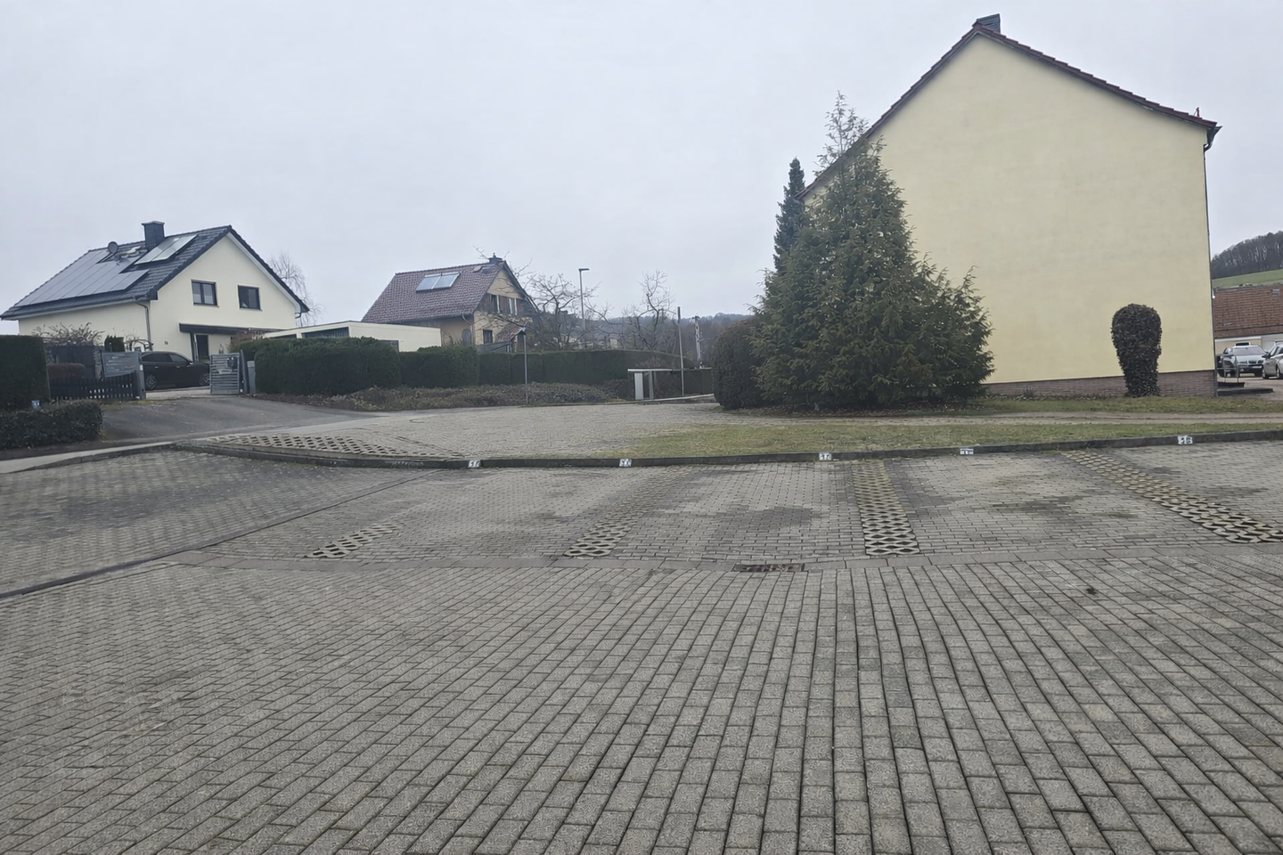 Immobilie in Brotterode-Trusetal - Frisch sanierte, lichtdurchflutete 3 Raumwohnung mit Balkon und Stellplatz für Selbstnutzer oder Kapitalanleger - Bild 2