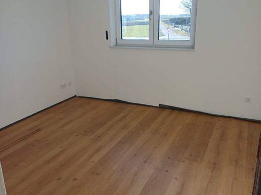 Wohnung zur Miete - Erstbezug 975 € 3 Zimmer 88,5 m² 1. Geschoss Aufroth Kirchroth 94356