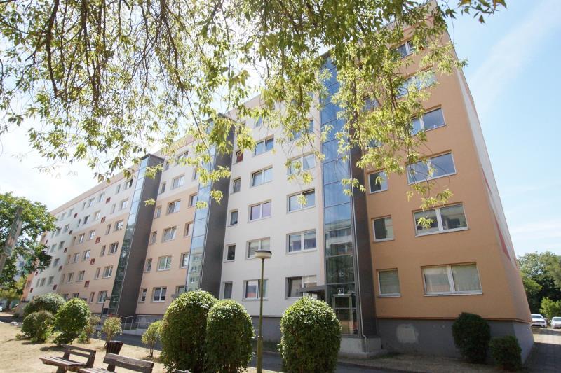 Wohnung zur Miete 245 € 1 Zimmer 32,9 m²<br/>Wohnfläche 2.<br/>Geschoss Julius-Fucik-Straße 11 Pößneck,Stadt Pößneck 07381