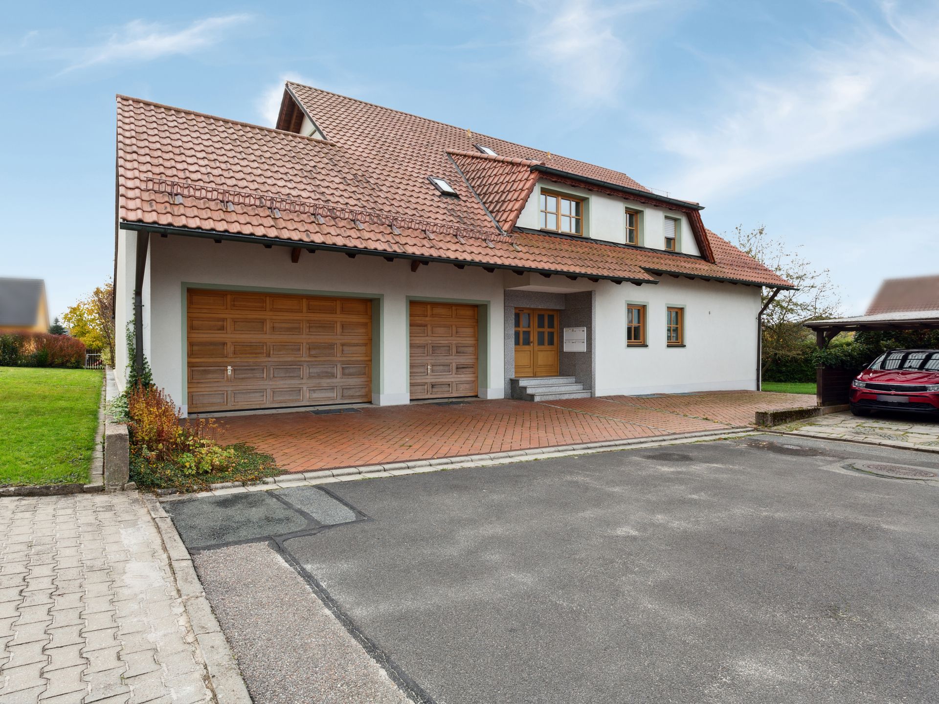 Mehrfamilienhaus zum Kauf 489.000 € 10 Zimmer 292,3 m²<br/>Wohnfläche 853 m²<br/>Grundstück Neustadt Neustadt an der Waldnaab 92660