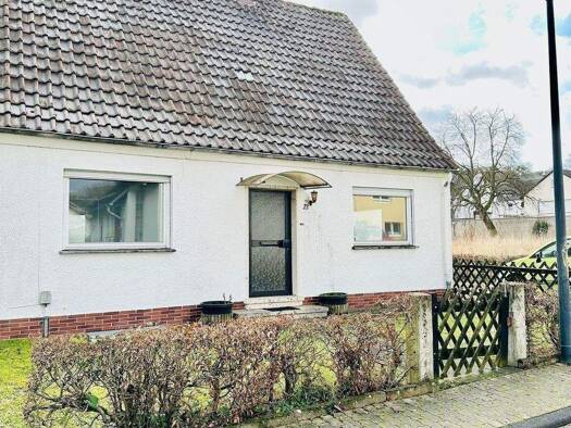 Doppelhaushälfte zum Kauf 200.000 € 4 Zimmer 104,8 m² 771 m² Grundstück frei ab sofort Wittlich 54516