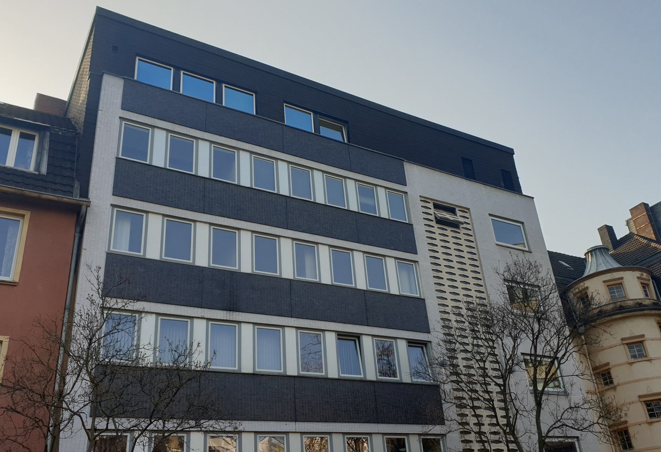 Büro-/Praxisfläche zur Miete 392 m²<br/>Bürofläche von 196 m² bis 392 m²<br/>Teilbarkeit Neustadt - Nord Köln 50668