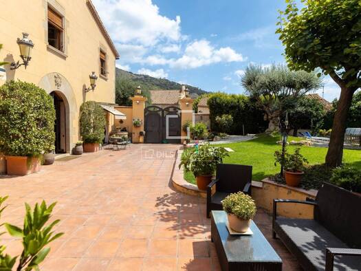 Haus zum Kauf 2.180.000 € 1.100 m² 676 m² Grundstück Teià 08329