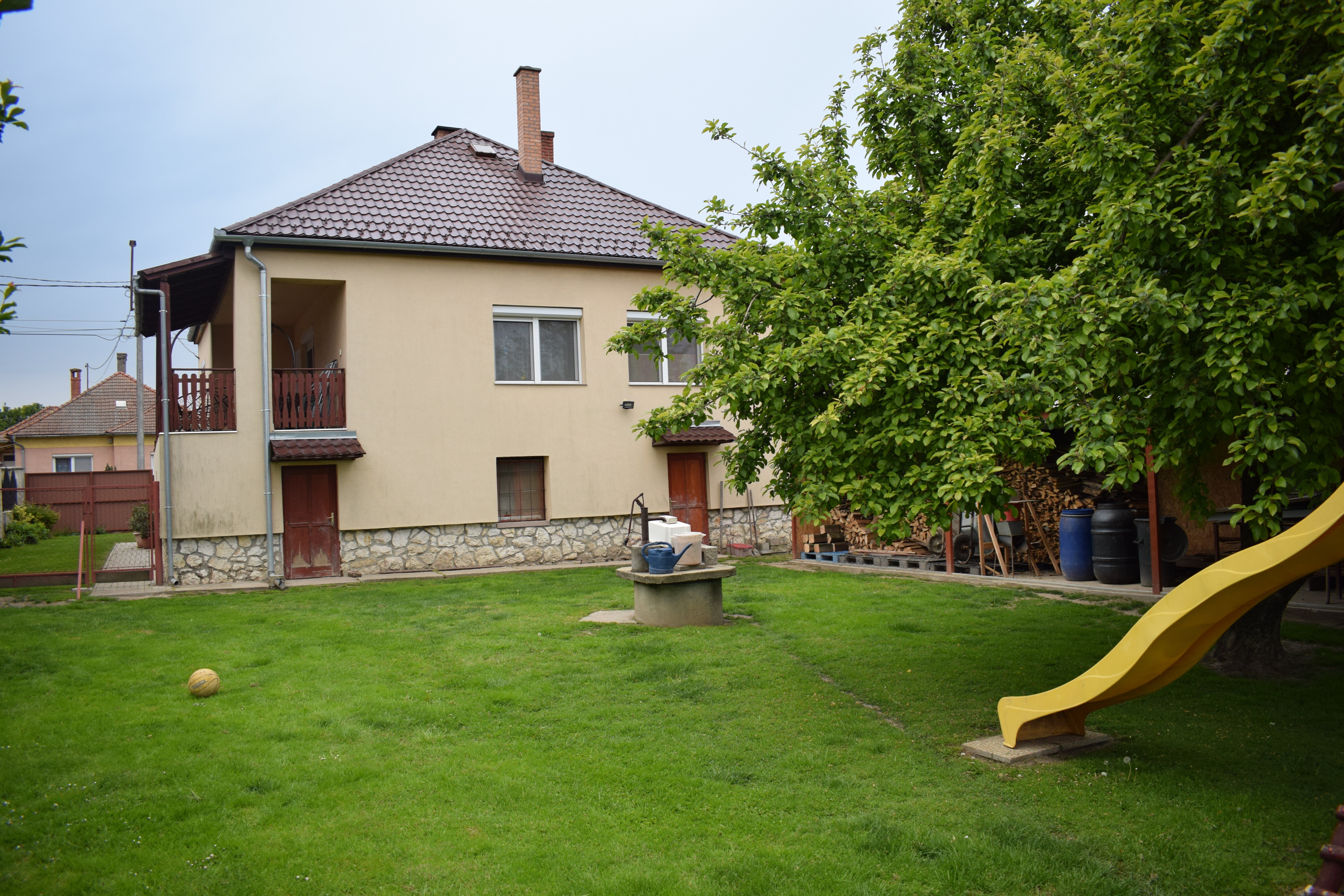 Einfamilienhaus zum Kauf 146.000 € 3 Zimmer 110 m²<br/>Wohnfläche 1.579 m²<br/>Grundstück Veszprémvarsány 8438