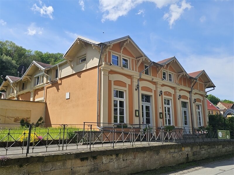 Villa zum Kauf 569.000 € 10 Zimmer 300 m²<br/>Wohnfläche 1.344 m²<br/>Grundstück Pirna Pirna 01796