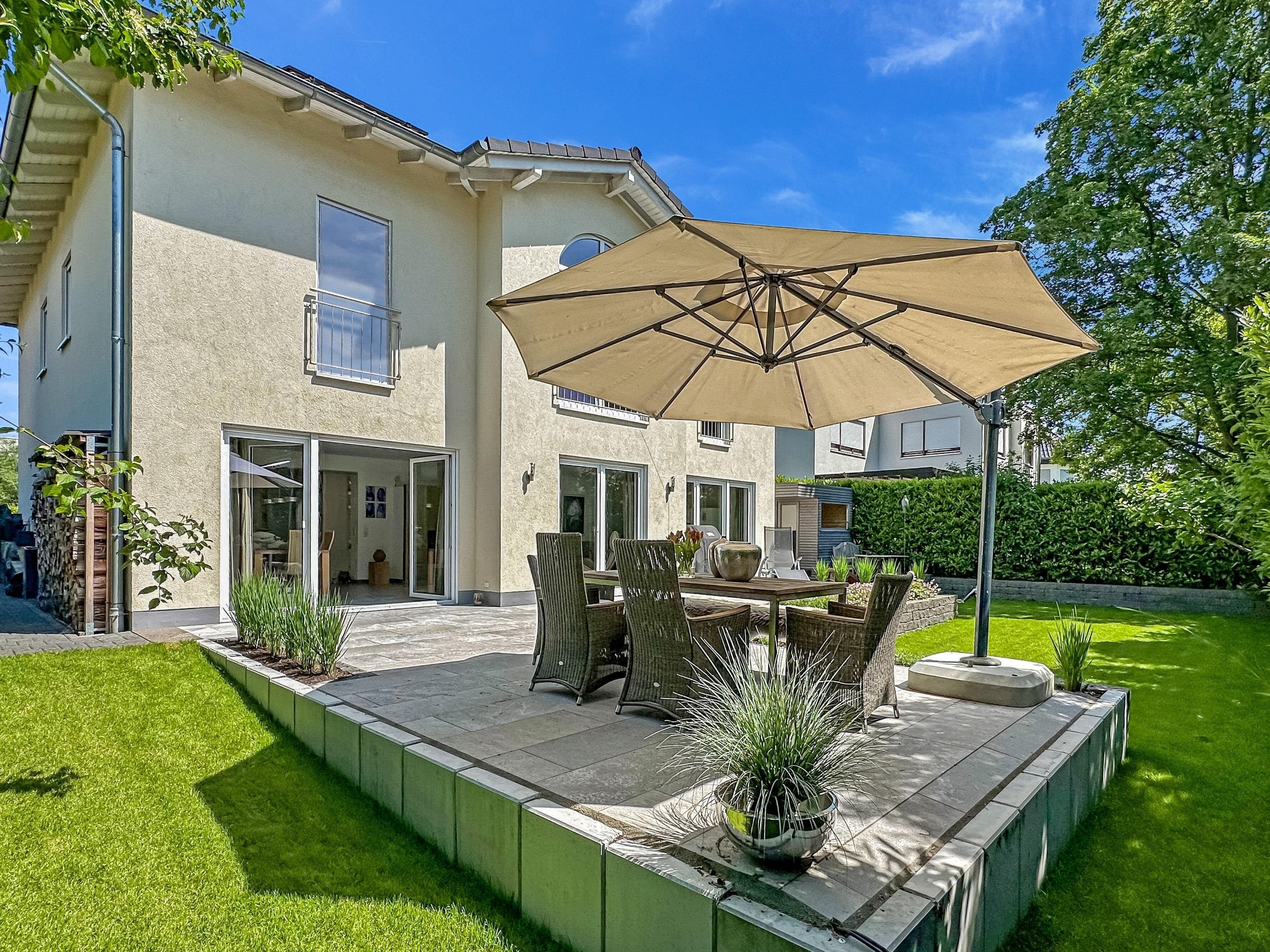 Villa zum Kauf 1.550.000 € 8 Zimmer 251 m²<br/>Wohnfläche 561 m²<br/>Grundstück 01.04.2025<br/>Verfügbarkeit Hochkreuz-Regierungsviertel Bonn 53175