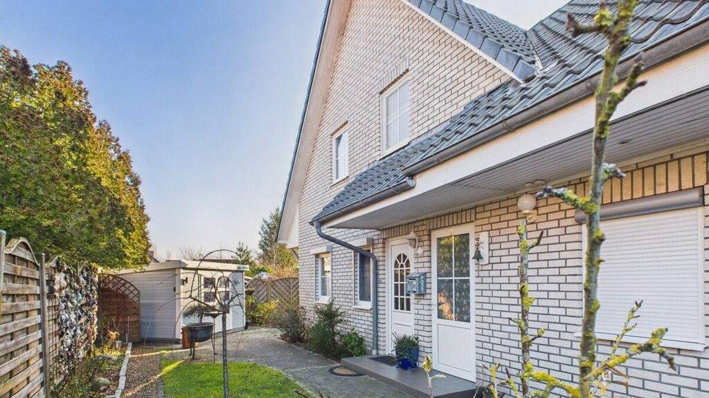 Doppelhaushälfte zum Kauf 259.500 € 5 Zimmer 136 m² 330 m² Grundstück Langen Geestland 27607