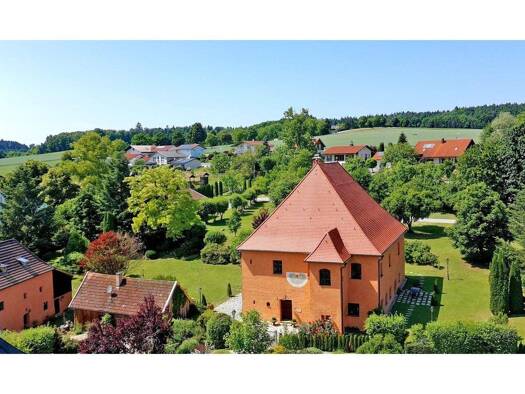 Schloss zum Kauf 11 Zimmer 545 m² 7.800 m² Grundstück Peterskirchen Dietersburg 84378