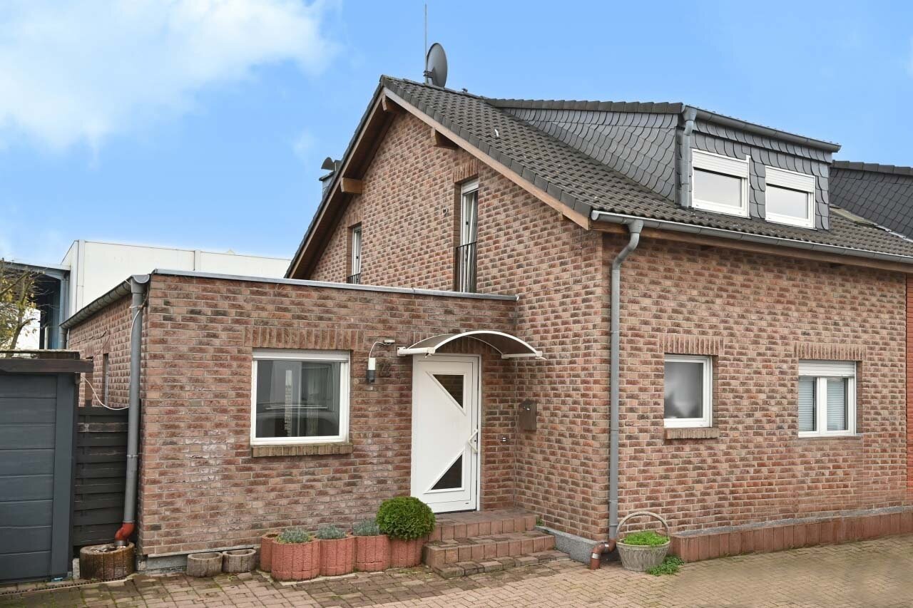 Mehrfamilienhaus zum Kauf 395.000 € 4 Zimmer 133 m²<br/>Wohnfläche 606 m²<br/>Grundstück Altenessen-Süd Essen 45326