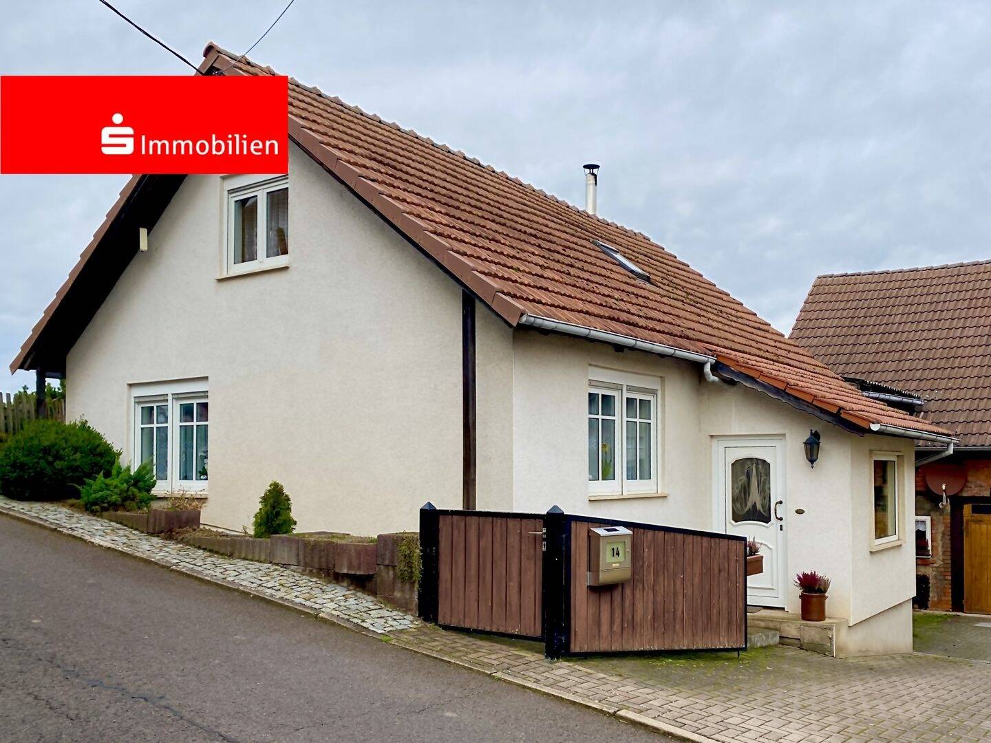 Immobilie in Hörselberg-Hainich - Einfamilienhaus mit großem Grundstück direkt an der Nesse - Bild 0