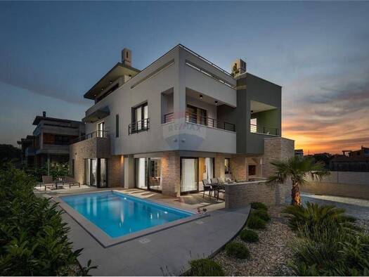 Haus zum Kauf 1.250.000 € 4 Zimmer 345 m² Bibinje