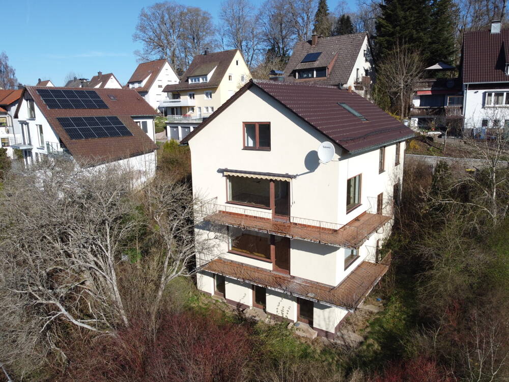 Immobilie in St. Georgen im Schwarzwald - *** St. Georgen - Großes 1- bis 2-Familien-Wohnhaus mit Blick auf den Klosterweiher! *** - Bild 3