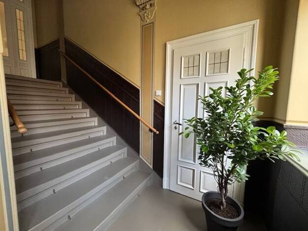 Wohnung zur Miete 1.300 € 5 Zimmer 163 m² 1. Geschoss Dr.-Friedrichs-Ring 39 Innenstadt Zwickau 08056
