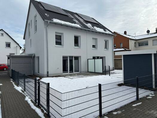 Doppelhaushälfte zur Miete 2.100 € 6 Zimmer 136 m² 203 m² Grundstück frei ab sofort Wixhausen Darmstadt 64291