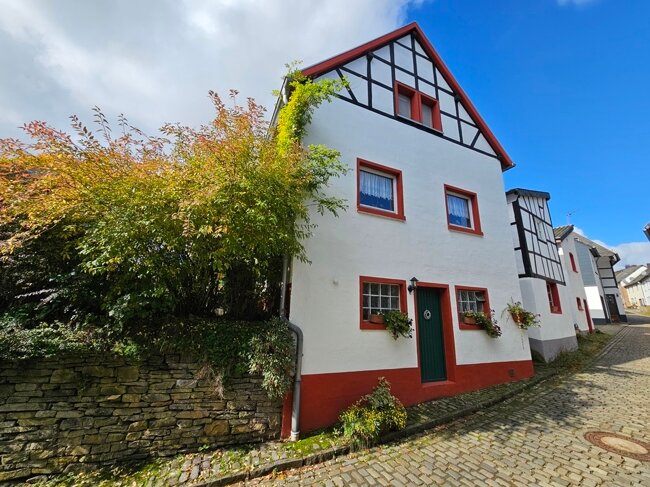 Einfamilienhaus zum Kauf 178.000 € 4 Zimmer 80 m²<br/>Wohnfläche 235 m²<br/>Grundstück Reifferscheid Hellenthal 53940