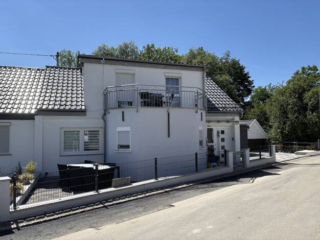 Doppelhaushälfte zum Kauf 399.000 € 5 Zimmer 141,3 m² 320 m² Grundstück Gingen an der Fils 73333