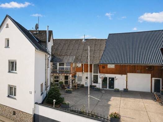 Mehrfamilienhaus zum Kauf provisionsfrei 335.000 € 10 Zimmer 320,8 m² 427 m² Grundstück Schwalbach Schöffengrund 35641
