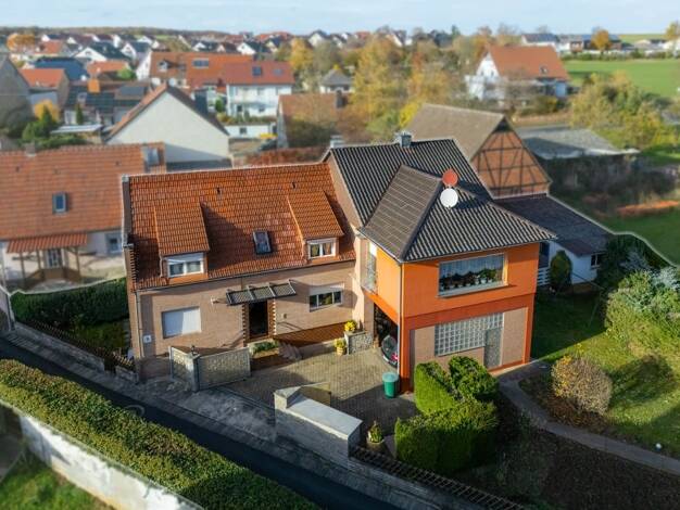 Mehrfamilienhaus zum Kauf 259.000 € 7 Zimmer 126,9 m² 620 m² Grundstück Zeuzleben Werneck / Zeuzleben 97440