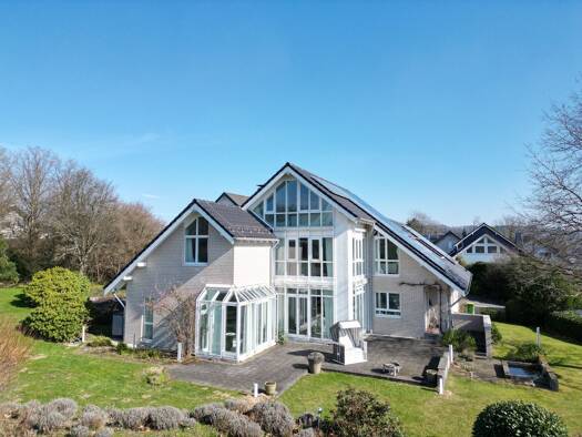 Einfamilienhaus zum Kauf 869.000 € 10 Zimmer 379 m² 1.740 m² Grundstück Eckenhagen Reichshof 51580