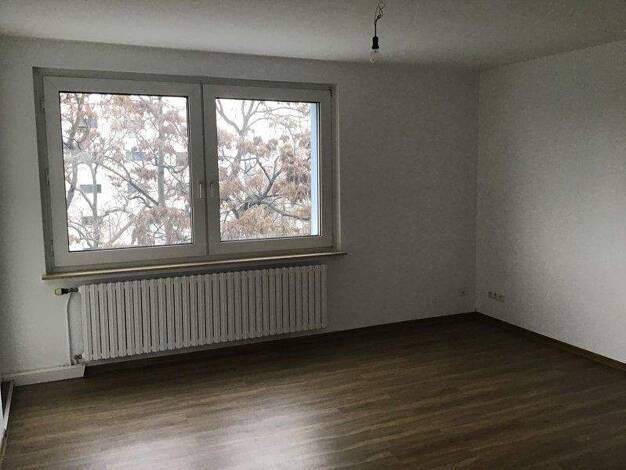 Wohnung zur Miete 936 € 3 Zimmer 61,8 m² 5. Geschoss frei ab 20.12.2025 Saalburgallee 39/41 Bornheim Frankfurt am Main 60385