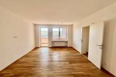 Wohnung zur Miete 890 € 2,5 Zimmer 67,7 m² Geschoss 3/3 frei ab sofort Neutraubling 93073