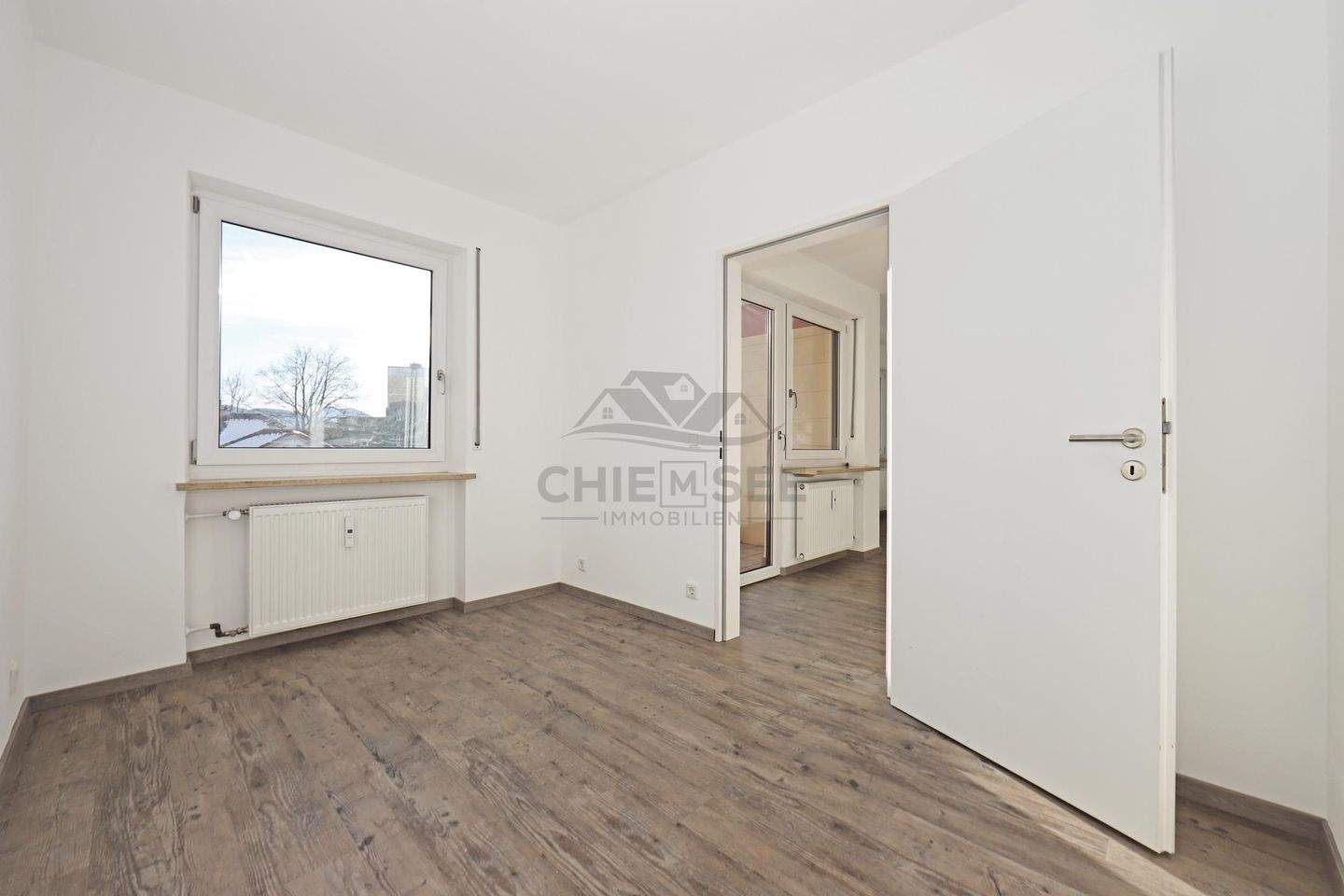 Immobilie in Traunstein - Helle 3-Zimmer Wohnung mit Balkon in ruhiger, zentraler Lage von Traunstein - Bild 2