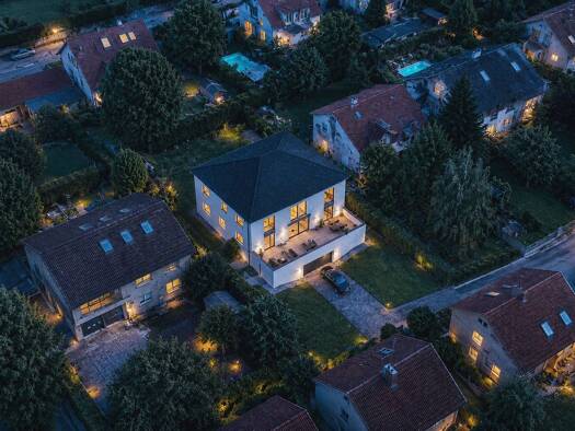 Haus zum Kauf 2.144.000 € 7 Zimmer 384 m² 978 m² Grundstück Heilbronn Heilbronn 74076