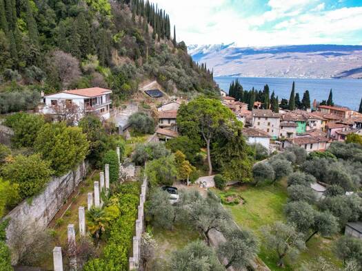 Villa zum Kauf 1.850.000 € 10 Zimmer 360 m² 15.000 m² Grundstück frei ab sofort Toscolano Maderno 25088